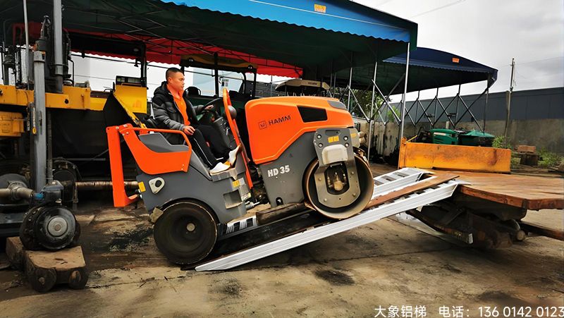 忠县“铝”行安全，稳收每一粒——收割机铝合金爬梯安全使用全攻略